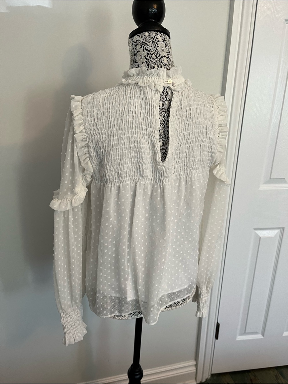Zara White Swiss Dot Ruffle Mock Neck Sleeveless Blouse - Picture 4 of 6